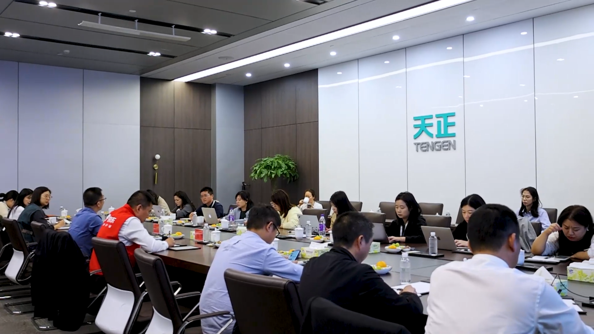 京东工业走进龙8唯一官方头号玩家，探访产业数智化之路！